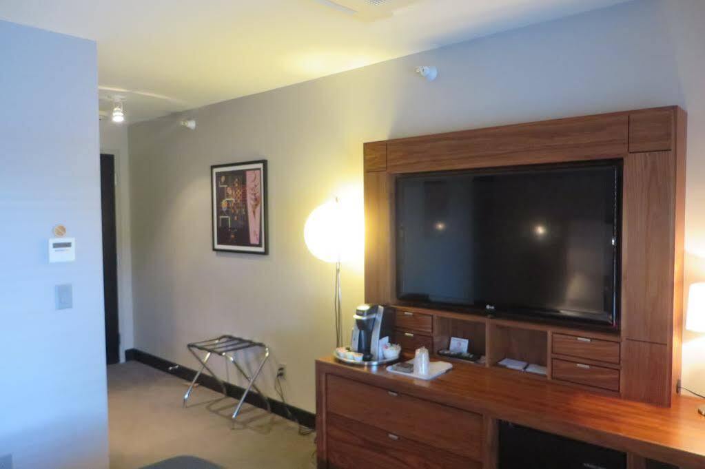 St. Paul Hotel Уустер Екстериор снимка