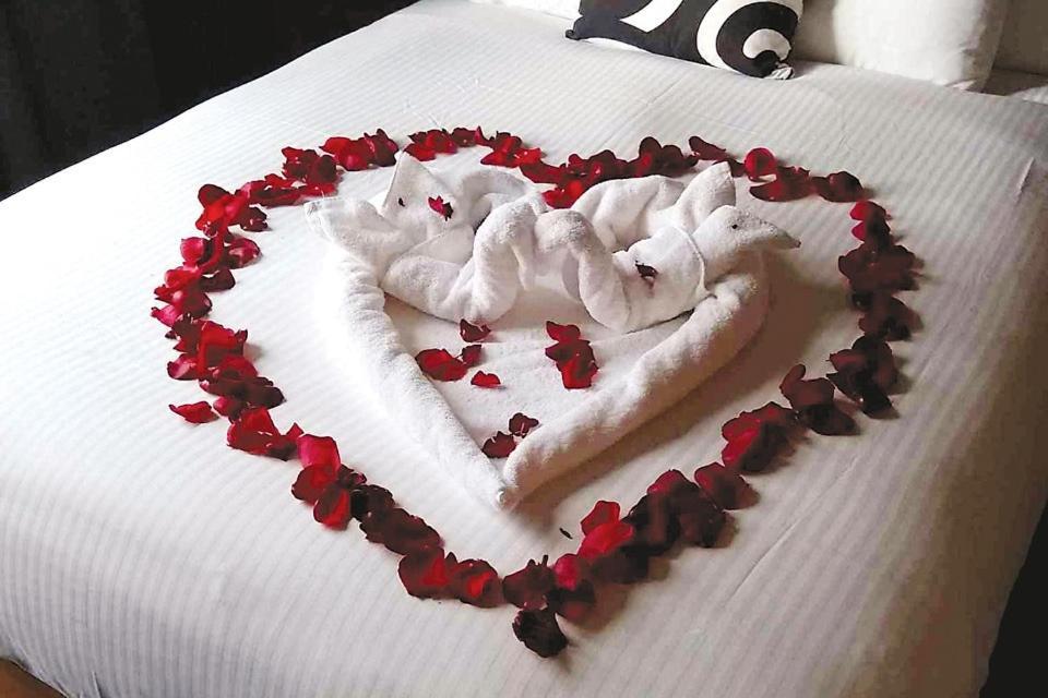 St. Paul Hotel Уустер Екстериор снимка